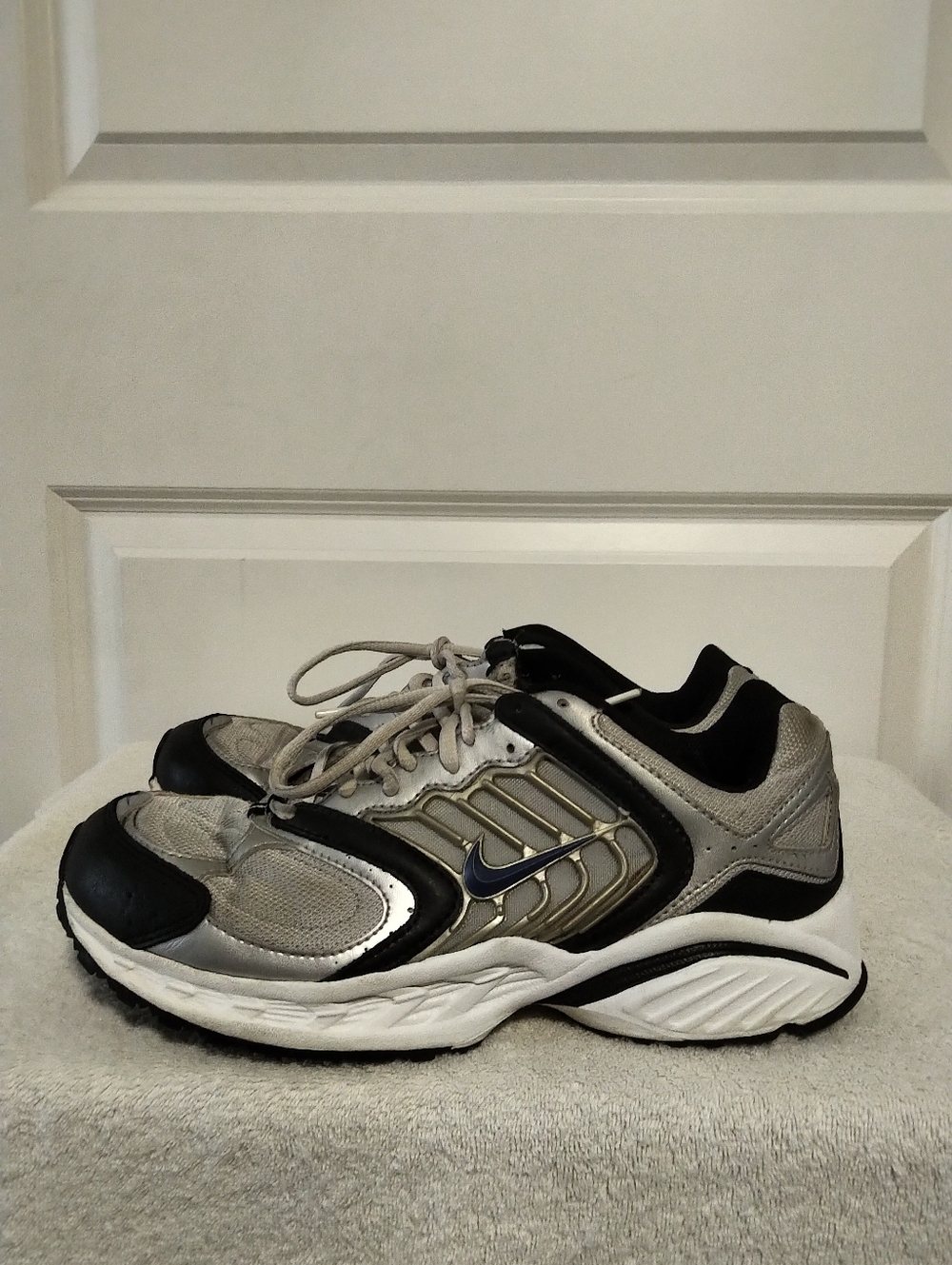 Nike Silver and Black Mesh Training Sneakers